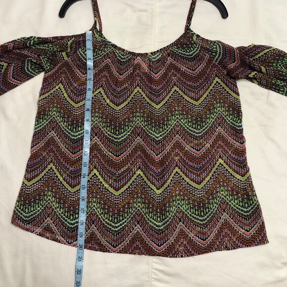 MIAMI Blouse Size Medium Chevron Print Three Quarter Sleeves Cold Shoulder - Picture 8 of 8